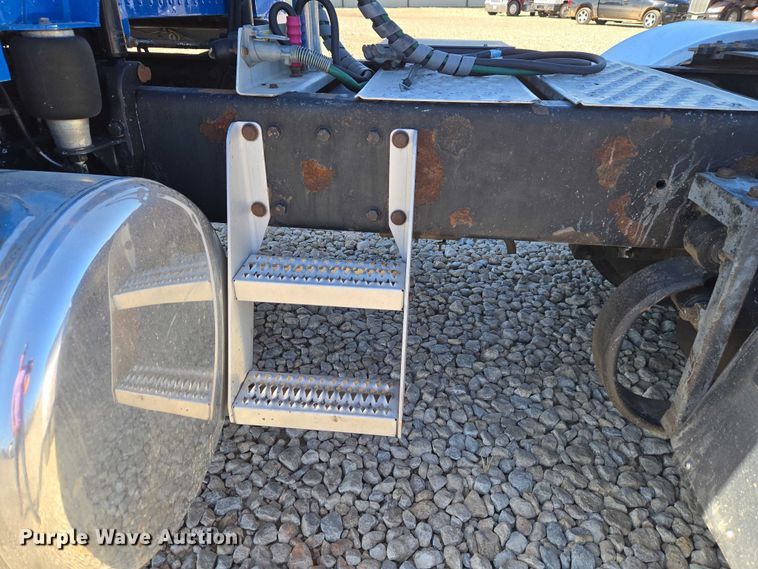 image for item ET1246 2007 Peterbilt 379 semi truck