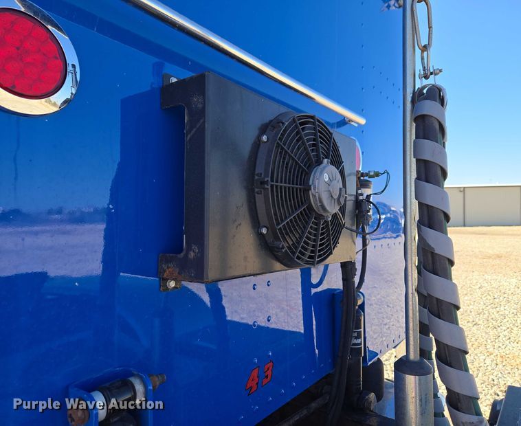 image for item ET1246 2007 Peterbilt 379 semi truck