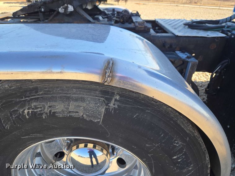 image for item ET1246 2007 Peterbilt 379 semi truck