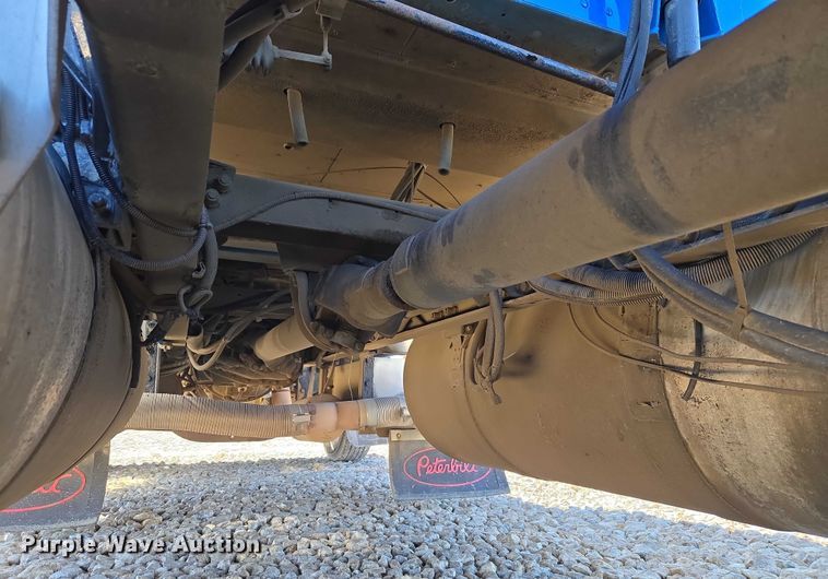 image for item ET1246 2007 Peterbilt 379 semi truck