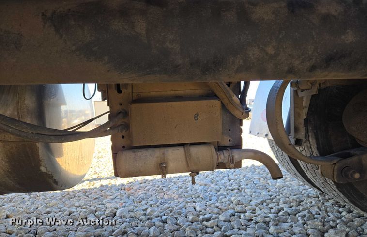 image for item ET1246 2007 Peterbilt 379 semi truck