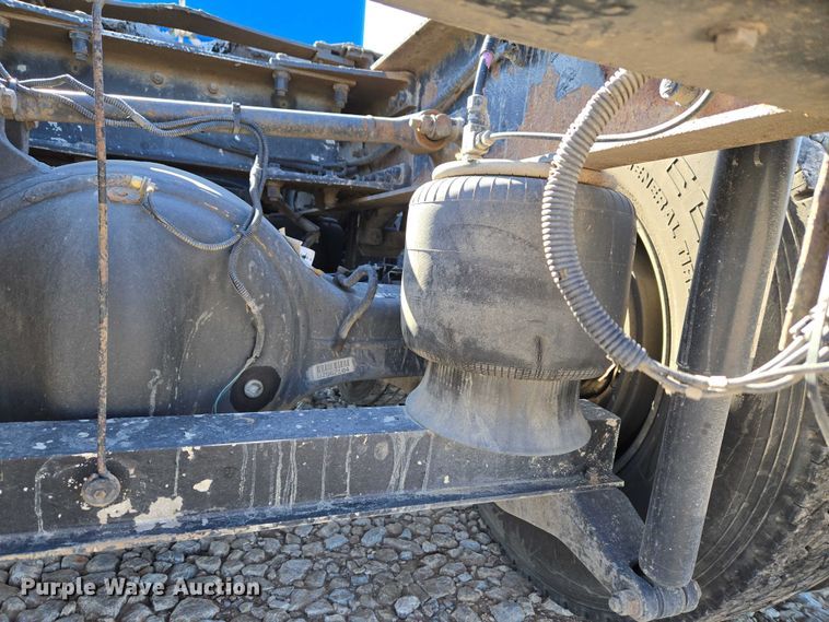 image for item ET1246 2007 Peterbilt 379 semi truck