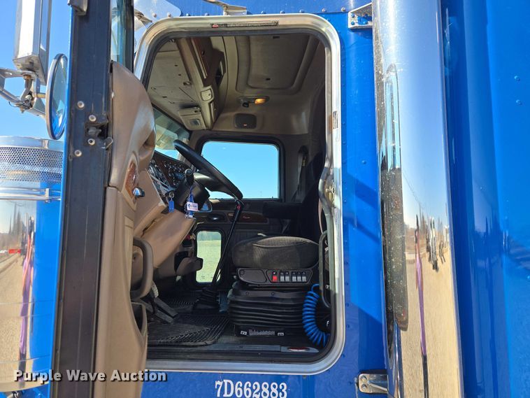 image for item ET1246 2007 Peterbilt 379 semi truck