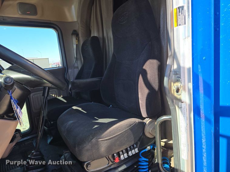 image for item ET1246 2007 Peterbilt 379 semi truck