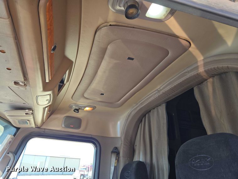 image for item ET1246 2007 Peterbilt 379 semi truck