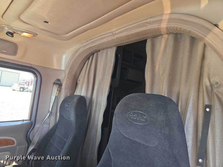 image for item ET1246 2007 Peterbilt 379 semi truck