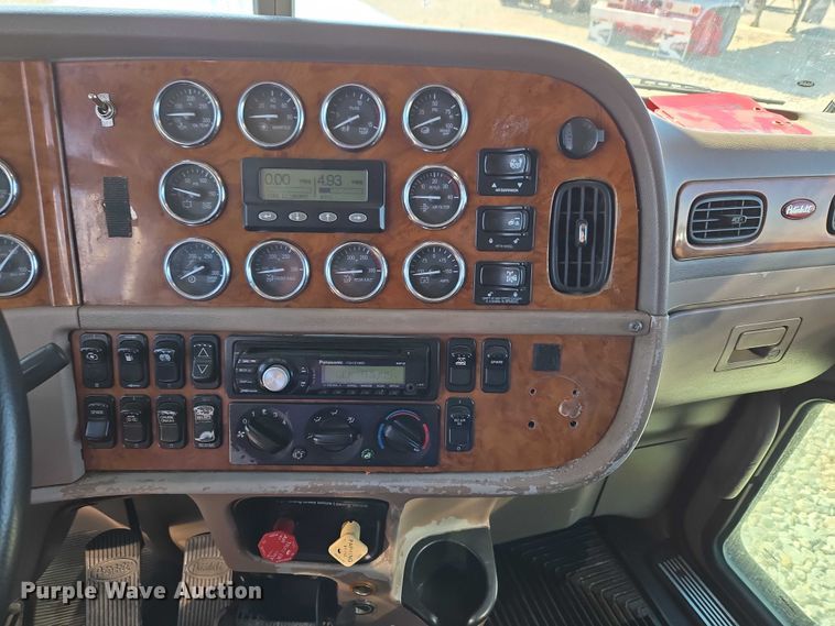 image for item ET1246 2007 Peterbilt 379 semi truck