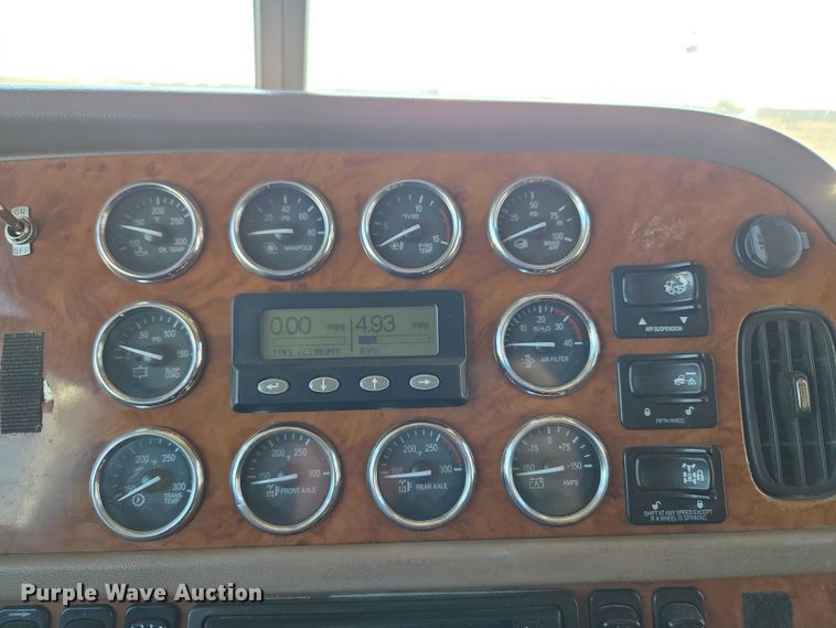 image for item ET1246 2007 Peterbilt 379 semi truck