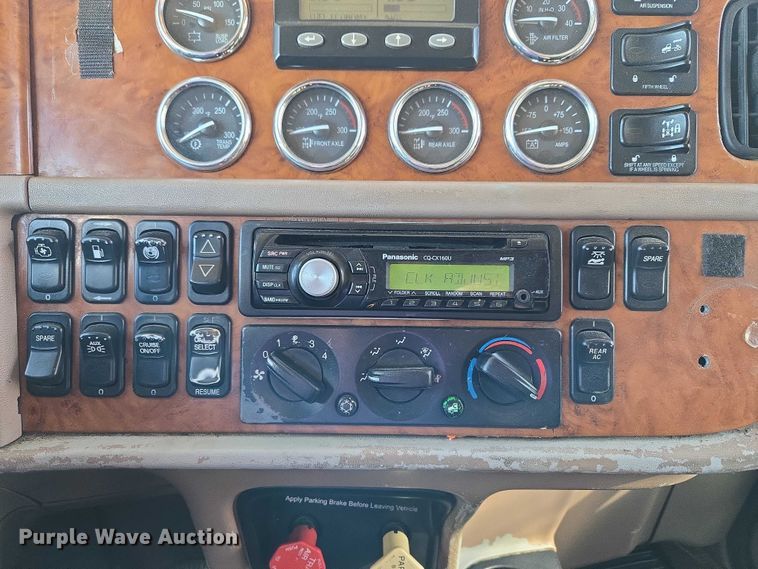 image for item ET1246 2007 Peterbilt 379 semi truck