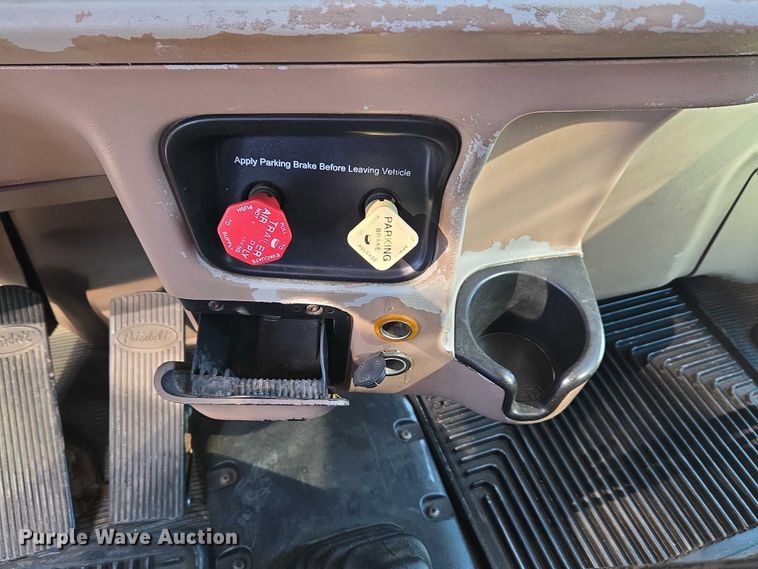 image for item ET1246 2007 Peterbilt 379 semi truck