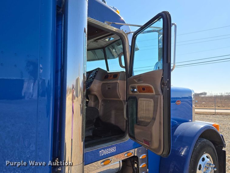 image for item ET1246 2007 Peterbilt 379 semi truck