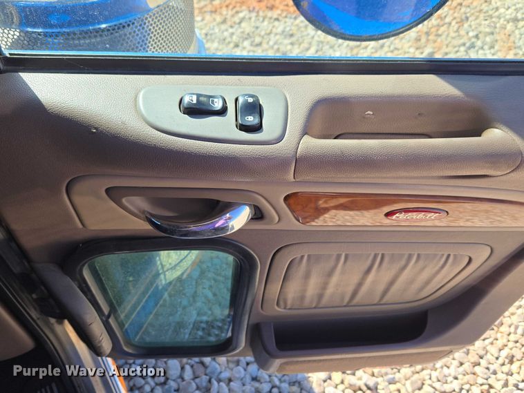 image for item ET1246 2007 Peterbilt 379 semi truck