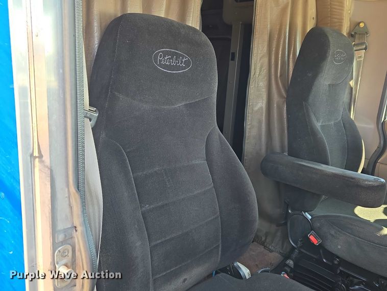 image for item ET1246 2007 Peterbilt 379 semi truck