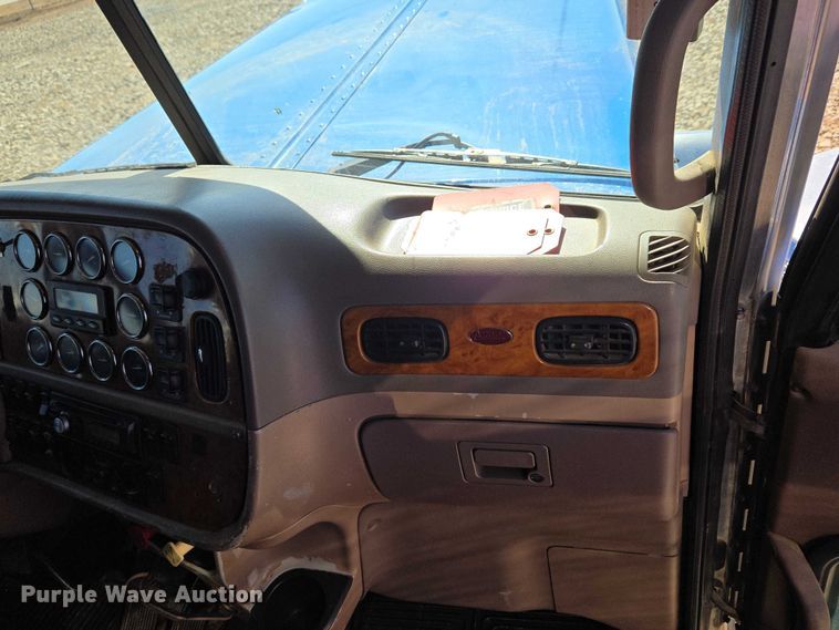 image for item ET1246 2007 Peterbilt 379 semi truck