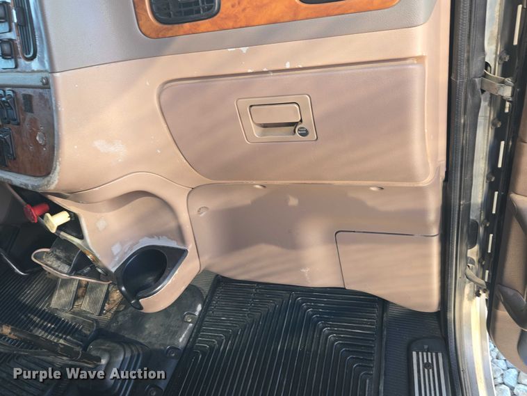 image for item ET1246 2007 Peterbilt 379 semi truck