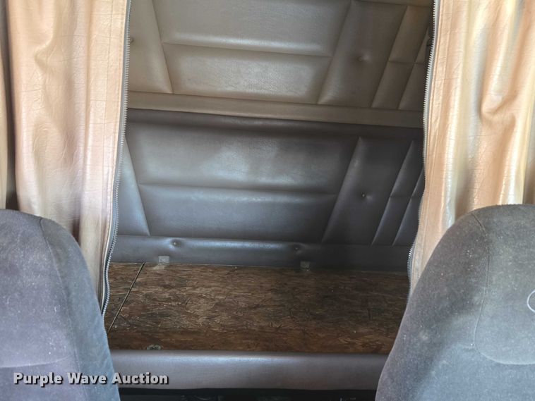 image for item ET1246 2007 Peterbilt 379 semi truck