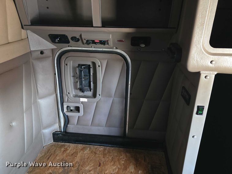 image for item ET1246 2007 Peterbilt 379 semi truck