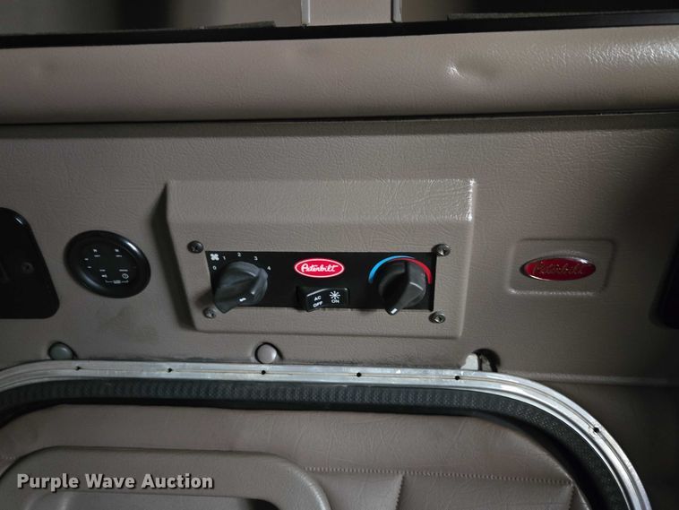 image for item ET1246 2007 Peterbilt 379 semi truck