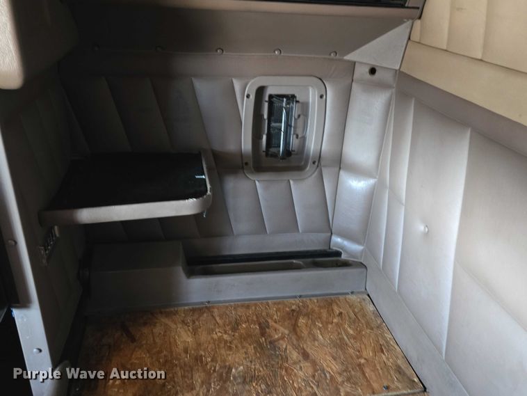 image for item ET1246 2007 Peterbilt 379 semi truck