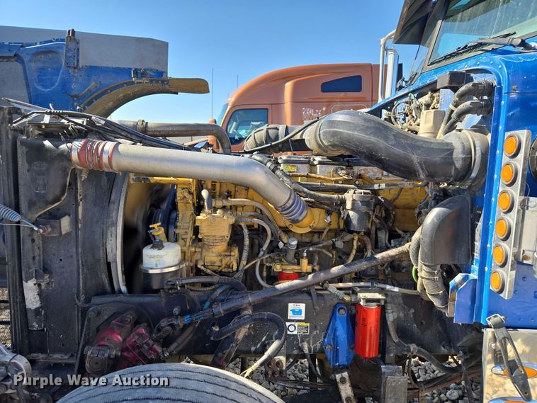 image for item ET1246 2007 Peterbilt 379 semi truck