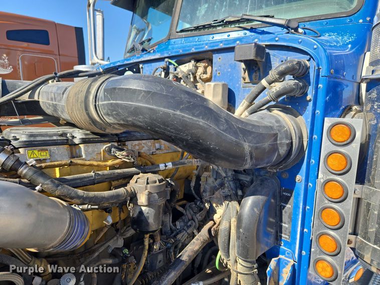 image for item ET1246 2007 Peterbilt 379 semi truck