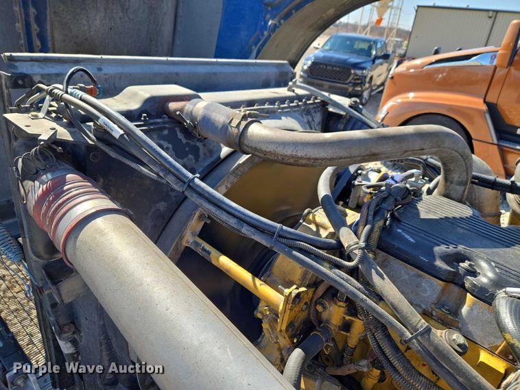 image for item ET1246 2007 Peterbilt 379 semi truck