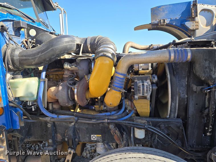 image for item ET1246 2007 Peterbilt 379 semi truck