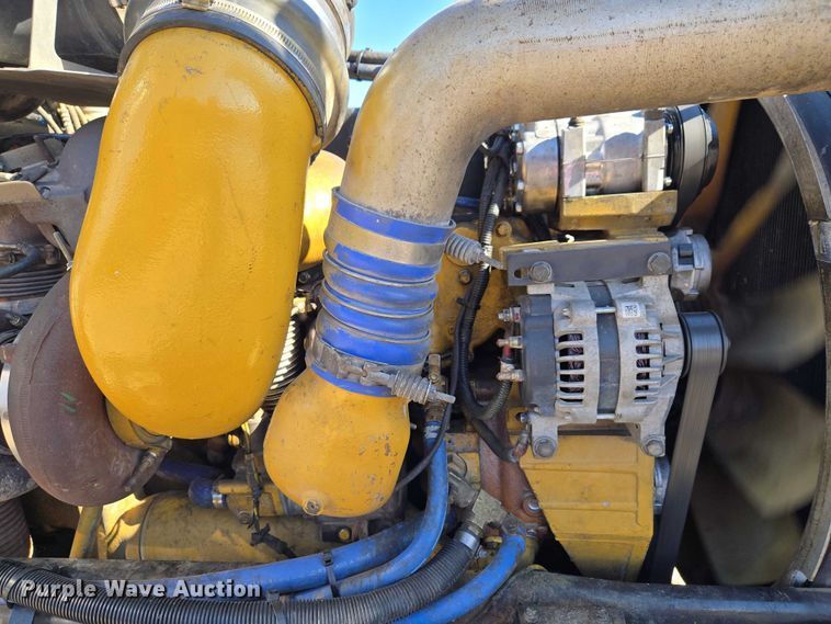 image for item ET1246 2007 Peterbilt 379 semi truck