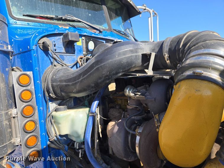 image for item ET1246 2007 Peterbilt 379 semi truck