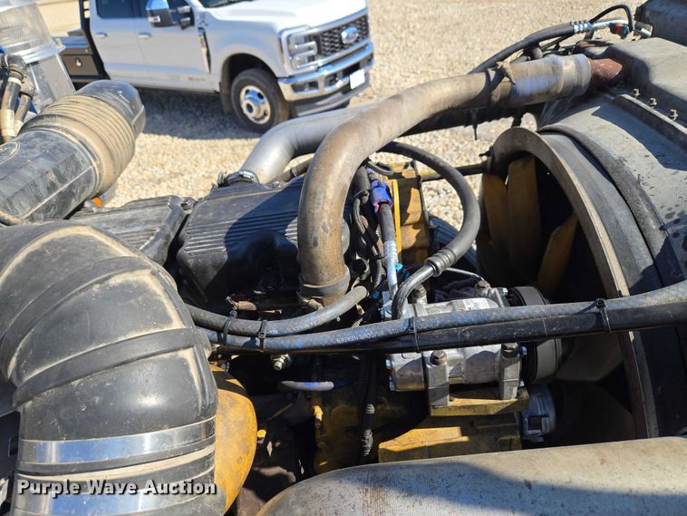 image for item ET1246 2007 Peterbilt 379 semi truck