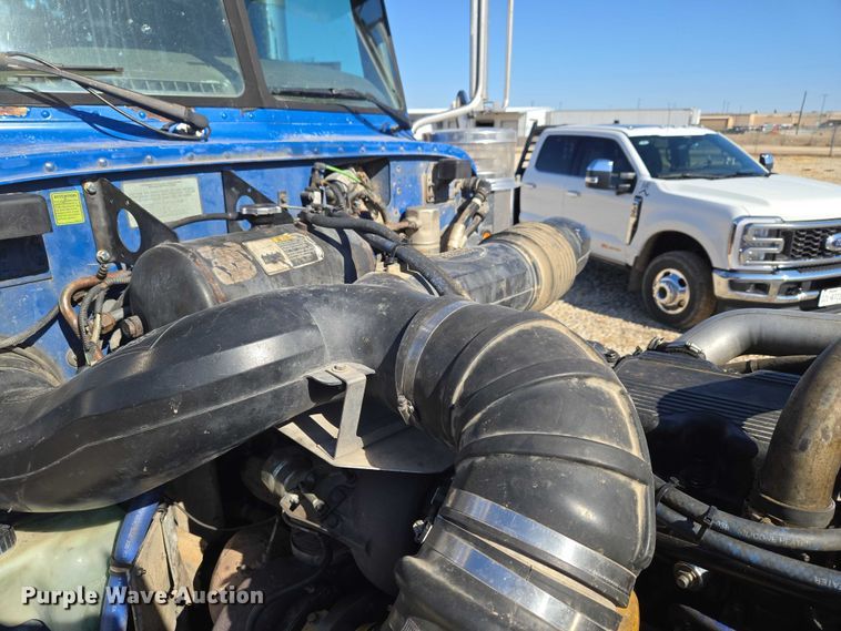 image for item ET1246 2007 Peterbilt 379 semi truck