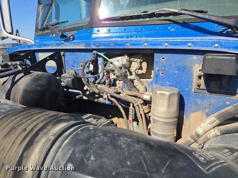 image for item ET1246 2007 Peterbilt 379 semi truck