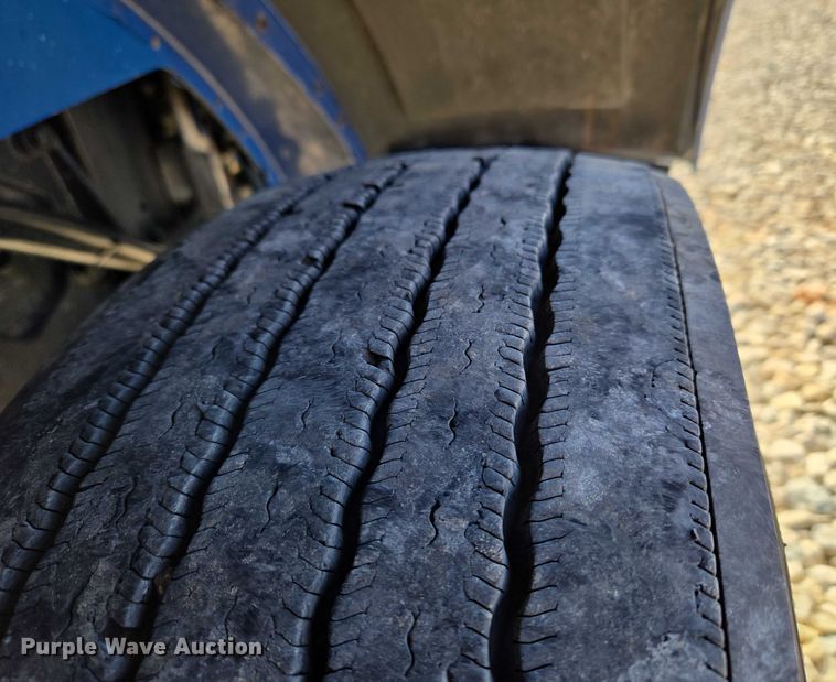 image for item ET1246 2007 Peterbilt 379 semi truck