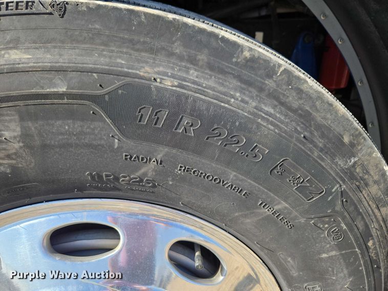 image for item ET1246 2007 Peterbilt 379 semi truck