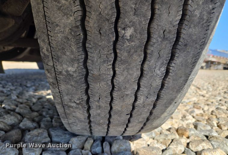 image for item ET1246 2007 Peterbilt 379 semi truck