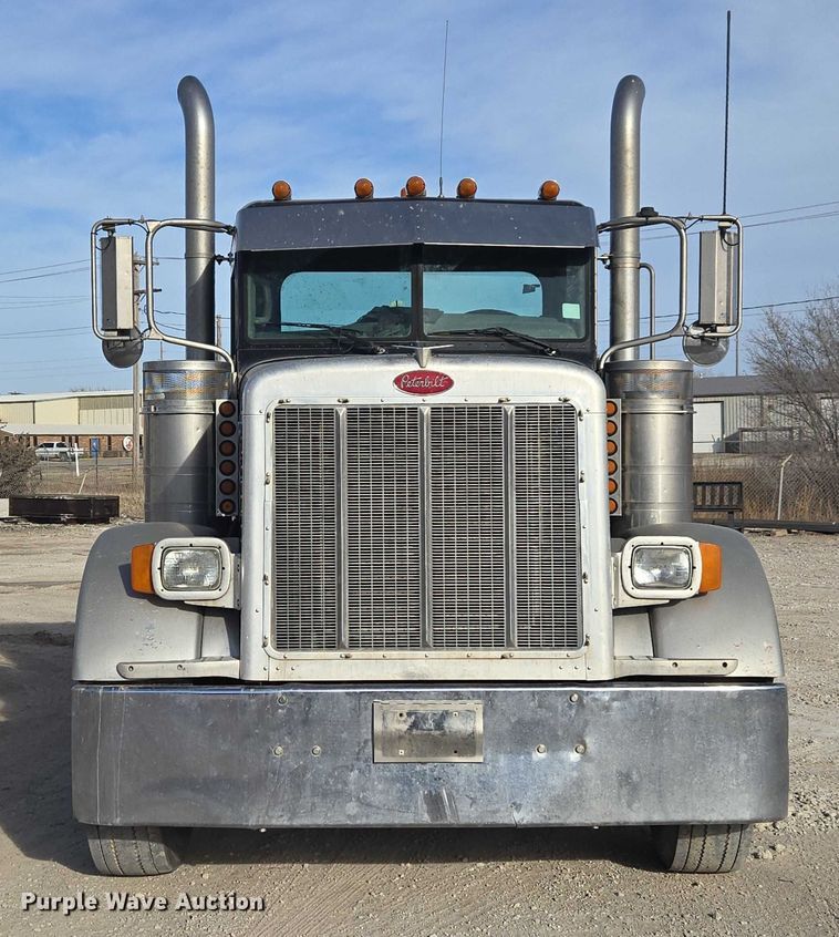 image for item ET1278 2007 Peterbilt 379 semi truck