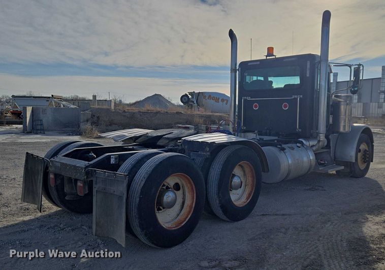 image for item ET1278 2007 Peterbilt 379 semi truck