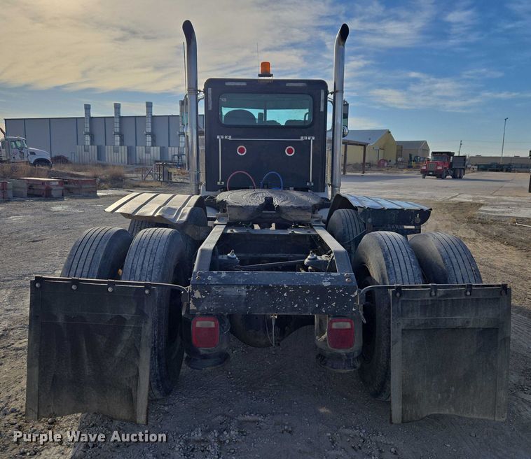 image for item ET1278 2007 Peterbilt 379 semi truck