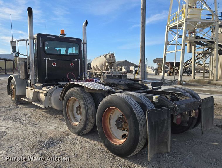 image for item ET1278 2007 Peterbilt 379 semi truck