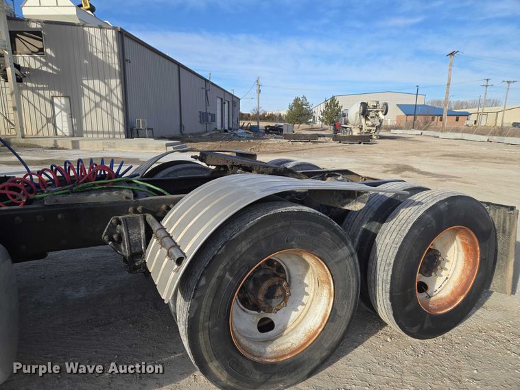 image for item ET1278 2007 Peterbilt 379 semi truck