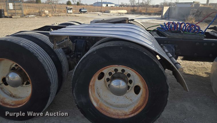 image for item ET1278 2007 Peterbilt 379 semi truck