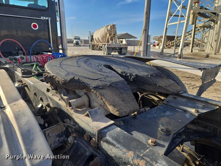 image for item ET1278 2007 Peterbilt 379 semi truck