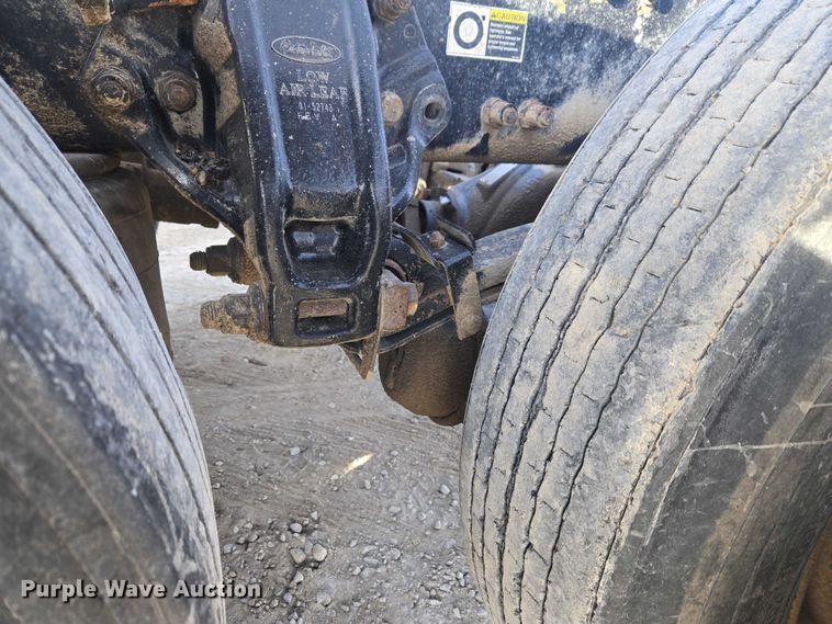 image for item ET1278 2007 Peterbilt 379 semi truck