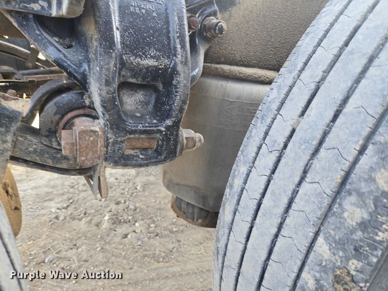 image for item ET1278 2007 Peterbilt 379 semi truck