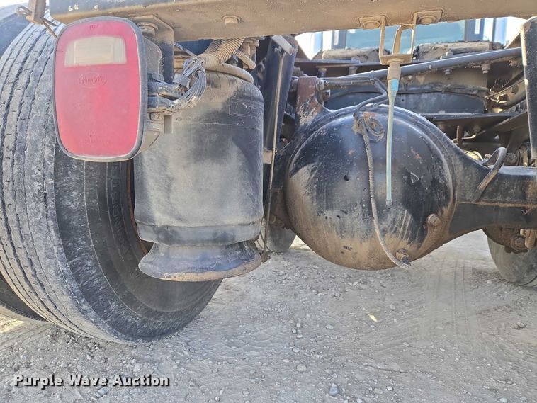 image for item ET1278 2007 Peterbilt 379 semi truck