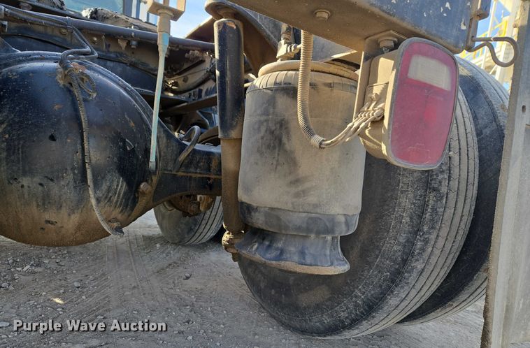 image for item ET1278 2007 Peterbilt 379 semi truck