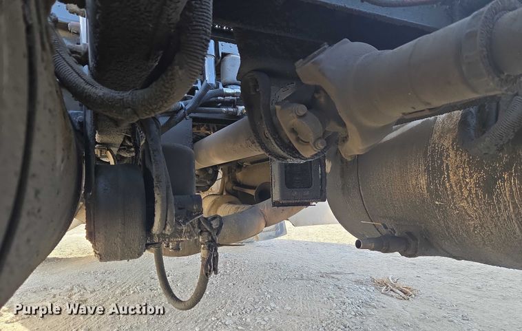 image for item ET1278 2007 Peterbilt 379 semi truck