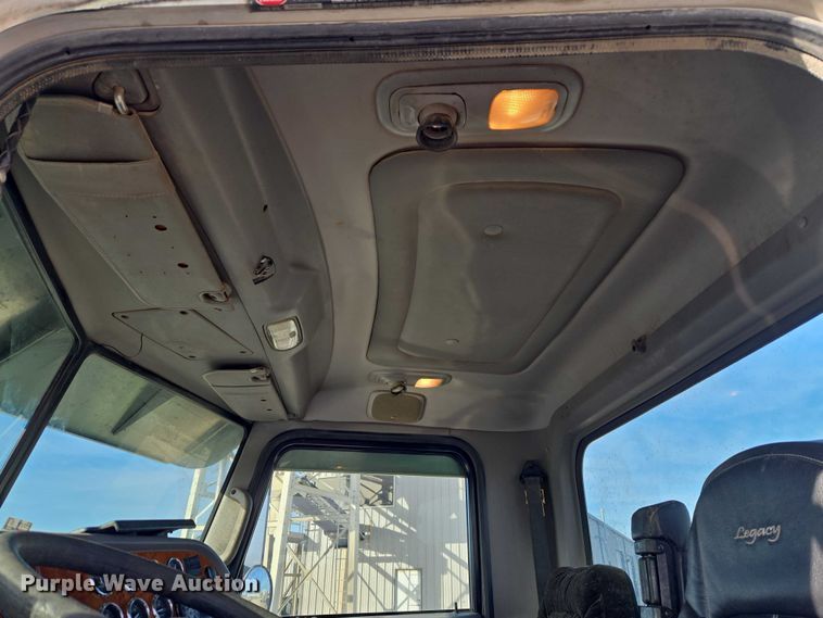 image for item ET1278 2007 Peterbilt 379 semi truck