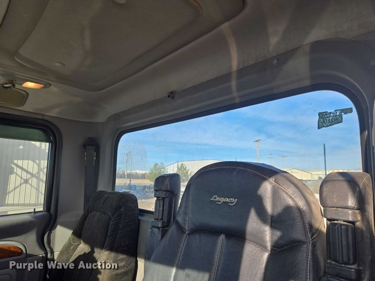 image for item ET1278 2007 Peterbilt 379 semi truck