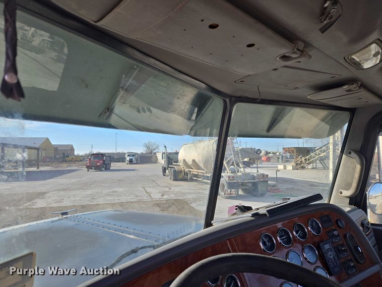 image for item ET1278 2007 Peterbilt 379 semi truck